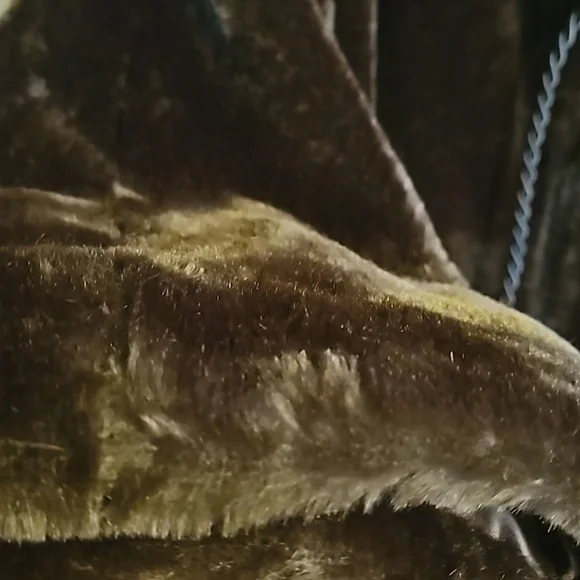 Elegant Brown Vintage Faux Fur Coat - Picture 3 of 8